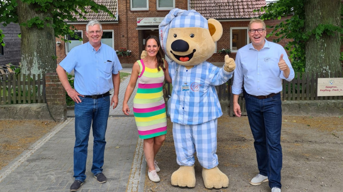 Annabell Krämer, Jörg Hansen, Maskottchen Baumi und Bauer Martin