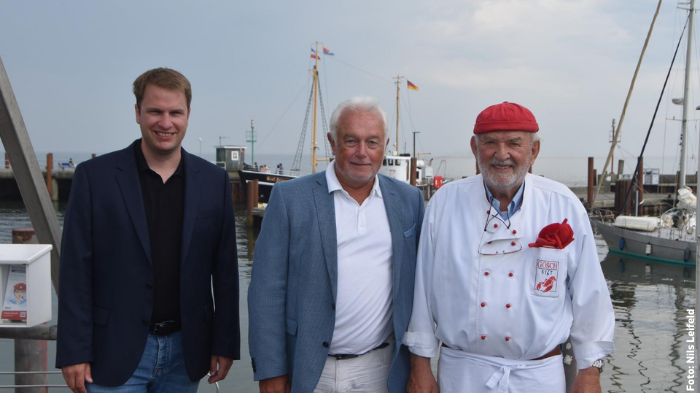 Christopher Vogt und Wolfgang Kubicki mit dem Gastronomen Jürgen Gosch (links)