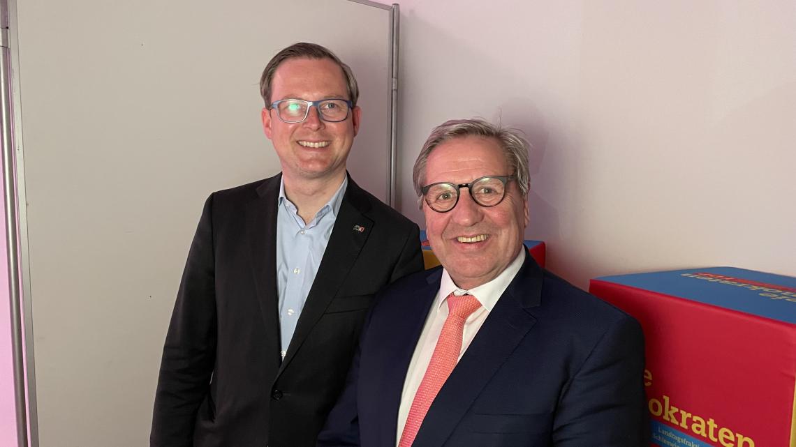 Thilo Rohlfs (FDP, Staatssekretär im Wirtschaftsministerium) und Hans-Jörn Arp (Parlamentarischer Geschäftsführer der CDU-Landtagsfraktion)
