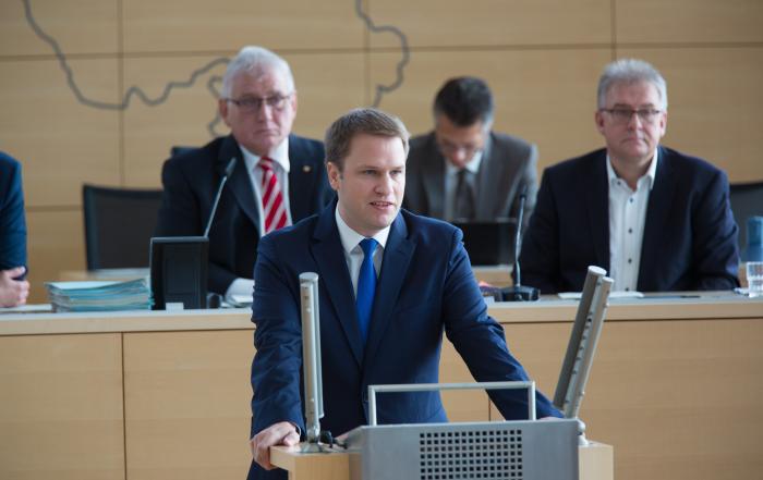 Fraktionsvorsitzender Christopher Vogt im Plenarsaal des Landtags Schleswig-Holstein