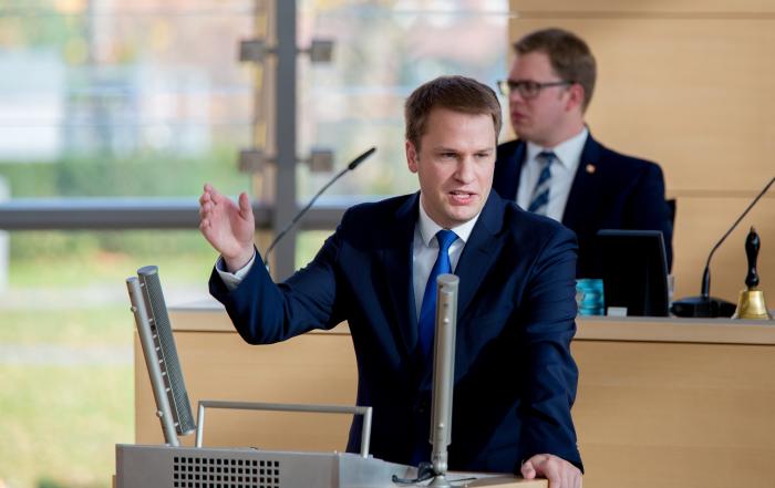 Fraktionsvorsitzender Christopher Vogt im Plenarsaal des Landtags Schleswig-Holstein